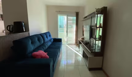 Apartamento amplo em Camobi por R$299.000