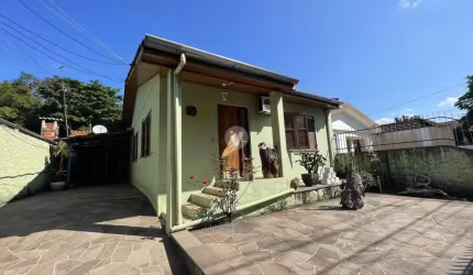 Casa com Edícula