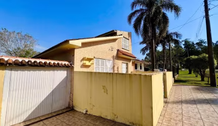 Caca a venda no residencial jardim Lindóia em um terreno maior que o padrão.