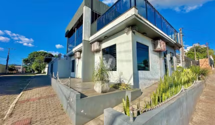 Casa comercial ou residencial com ótima localização no Bairro patronato!
