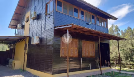 Casa mobiliada em Itaara, com amplo terreno e 4 dormitórios