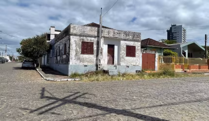 Terreno de esquina localizado no bairro Dores