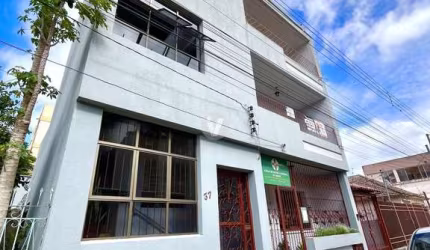 Apartamento semi-mobiliado para locação no Centro!