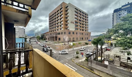 Amplo apartamento de 3 dormitórios com suíte e garagem na Rua do Acampamento!