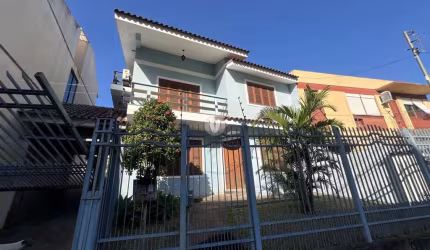 Casa Triplex EXCLUSIVA INVISTA, 4 dormitórios ao lado da Avenida Medianeira.