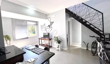 Duplex semimobiliado com terraço e vaga de garagem