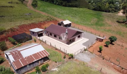 Casa 3 dormitórios com suíte em Toropi