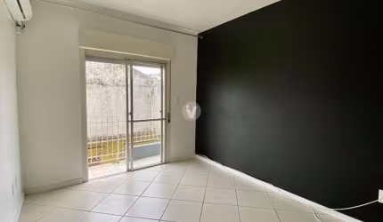Apartamento 2 dormitórios com sacada e 1 vaga no N. Sra do Rosário