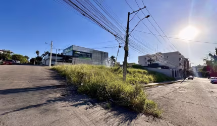 Terreno de esquina no bairro N. Sra de Lourdes