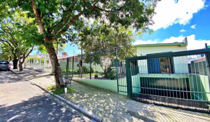 Casa 4 dormitórios pertinho do Centro.