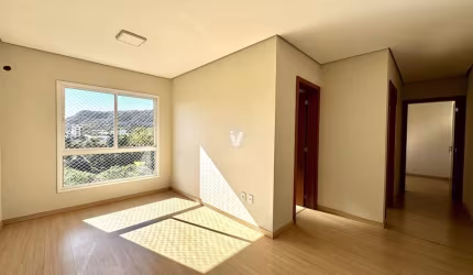 Apartamento semi-mobiliado no Dores. 2 dormitórios e garagem, vista panorâmica!