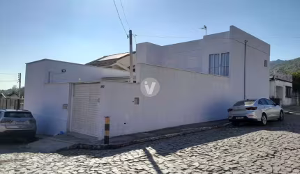 Casa 3 suítes, segura e próxima de região comercial em local tranquilo!
