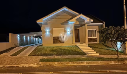 Linda casa térrea em Condomínio fechado no bairro Camobi