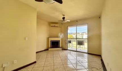 Apartamento de dois dormitórios sendo um suíte no centro de Santa Maria.