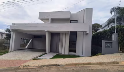CASA EM CONDOMINIO FECHADO