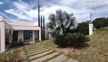 Sensacional casa em condomínio fechado com vista da lagoa central!!!