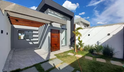 *Bela casa em bairro com ótima localização