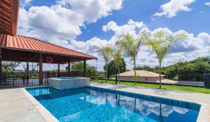 Casa linear em condomínio fechado com portaria 24 hs!!!