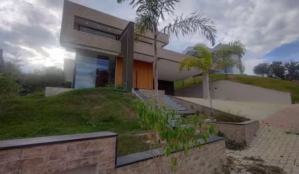 Linda Casa com Área de Lazer Completa!
