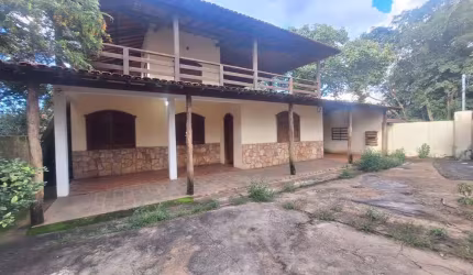 Casa com 4 Quartos (2 Suítes) e Piscina à Venda – R$ 550.000,00
