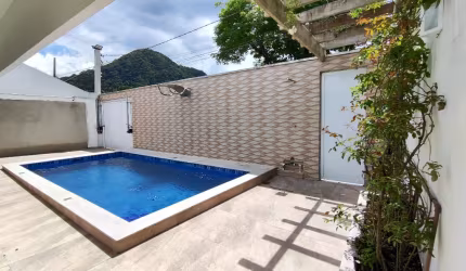Casa Alto padrão 03 dormitórios Canto do Forte