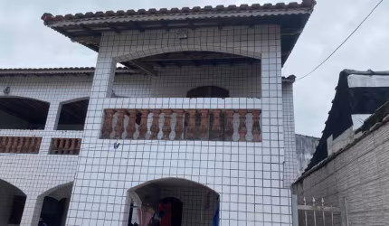 Sobrado 5 dormitórios no Tude Bastos