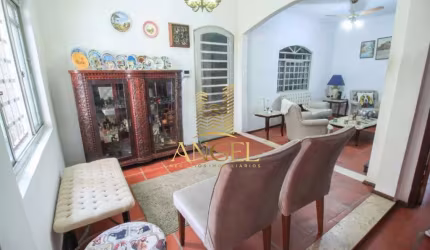 Casa assobradada 3 dormitórios e 1 vaga - Água Rasa