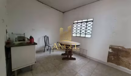 CASA ANTIGA COM 300M² - VILA BELA