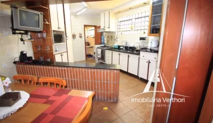 Vendo Linda Casa Próxima ao Metrô Jabaquara  210m², 5 Dorms. 4 vagas
