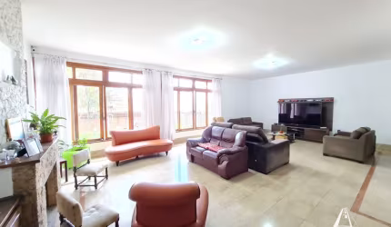 Vendo ou Alugo Belíssima Casa no Planalto Paulista com 300m²