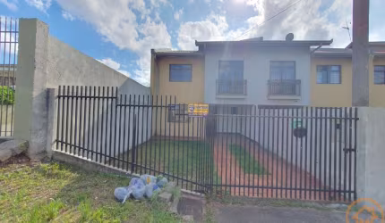 Sobrado com 3 quartos  para alugar, 97.00 m2 por R$2500.00  - Xaxim - Curitiba/PR