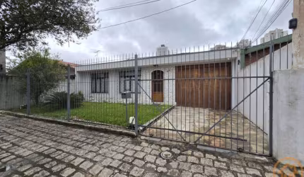 Casa Residencial com 4 quartos  para alugar, 220.00 m2 por R$5500.00  - Jardim Botanico - Curitiba/PR