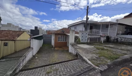 Casa Residencial com 1 quarto  para alugar, 38.00 m2 por R$950.00  - Uberaba - Curitiba/PR