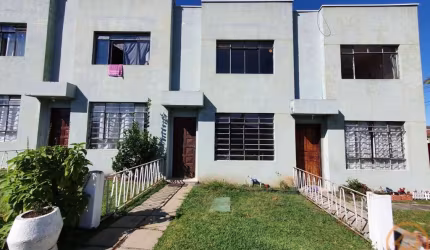 Sobrado com 2 quartos  para alugar, 70.00 m2 por R$1390.00  - Uberaba - Curitiba/PR