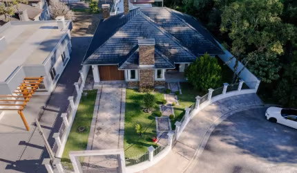 Casa para Venda no bairro Carniel em Gramado, 3 quartos sendo 1 suíte, 1 vaga, 214 m² de área total, 214 m² privativos,
