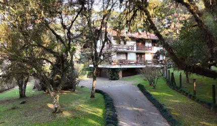 Casa para Venda no bairro Vila Luiza em Canela, 4 quartos sendo 4 suítes, 2 vagas, 594 m² de área total, 594 m² privativos,