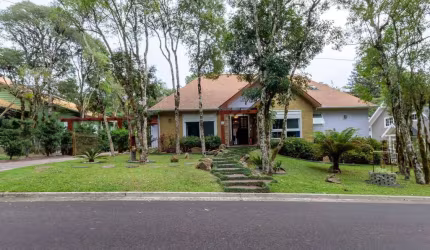 Casa para Venda no bairro Centro em Gramado, 4 quartos sendo 2 suítes, 2 vagas, 325 m² de área total, 325 m² privativos,