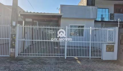 Casa com 2 quartos para alugar na Rua Rio Grande do Sul, 1056, Itacolomi, Balneário Piçarras por R$ 2.400