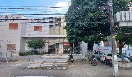 Prédio Empresarial à venda na Av. 13 de Maio