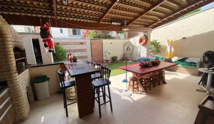 Casa Duplex à venda em condomínio no Eusébio