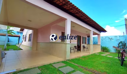 Casa à venda na Praia do Morro, composta por uma casa de 3 quarto e outra nos fundos de 2 quartos
