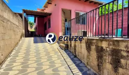 Casa linear composta por 3 quartos á venda em Meaipe, Guarapari-ES