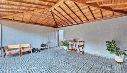 Casa térrea de 250m² de área terreno à venda, próximo à Rodovia Anhanguera - Bairro Parque Anhanguera, Ribeirão Preto/SP.