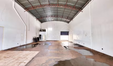 Salão comercial de 271m² de área construida para locação. Excelentre localização, próximo à Avenida Barão do Bananal - Bairro Jardim Zara, Ribeirão Preto/SP.