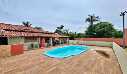 Chácara residencial | comercial de 350m² de área construida à venda no Condomínio Veredas do Rio Pardo, próximo ao Recanto dos Pássaros - Serra Azul/SP.
