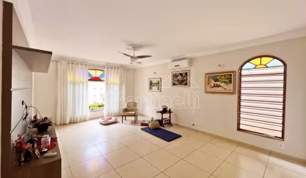 Casa térrea de 287m² de área construida à venda, próximo à Avenida Treze de Maio - Bairro Jardim Paulista, Ribeirão Preto/SP.