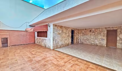 Casa térrea à venda, próximo à Avenida 13 de Maio - Ribeirão Preto/SP.
