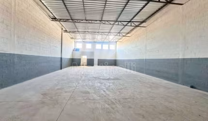 Imóvel comercial de 240m² de área construída para locação, próximo a Marginal Anhanguera - Bairro Jardim Alvorada, Cravinhos/SP.