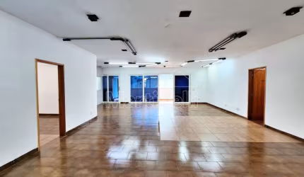 Imóvel comercial de 960m² de área terreno e 580m² de área construida para venda e locação, próximo à Avenida Itatiaia - Bairro Jardim Sumaré, Ribeirão Preto/SP.