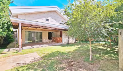 Sobrado de 230m² de área construída para locação no Condomínio Quinta do Golfe, Ribeirão Preto/SP.